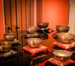 Ervaar de rustgevende muziek van Michiel Buursen tijdens een uniek bewustzijnsconcert in de Zaal van de Hoeve. Harmonieuze klanken, introspectieve soundscapes en verstilling zorgen voor een onvergetelijke avond van ontspanning. Ontdek meer bij Land in Zicht.