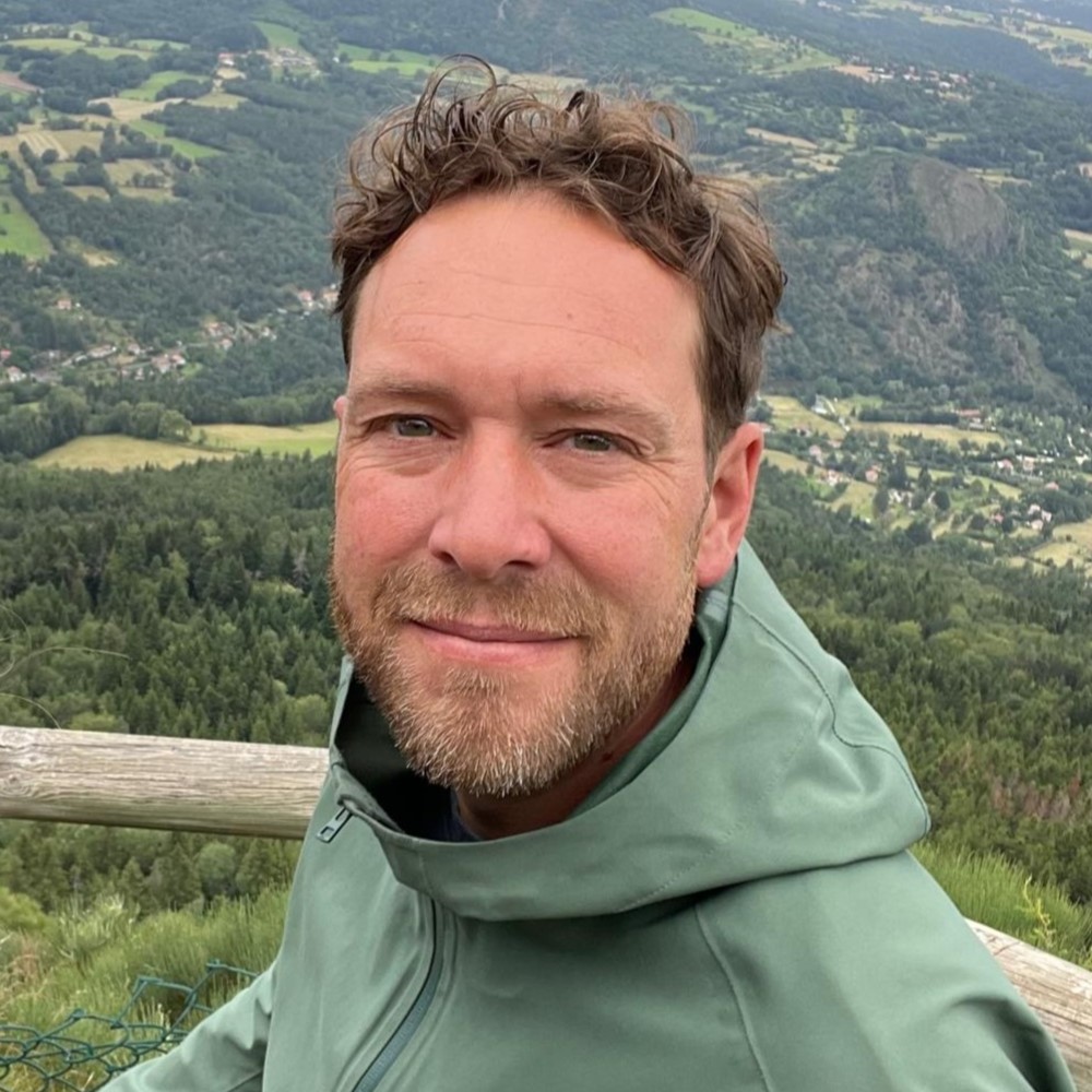 Erik Spijkerman onze zorg begeleider in het groen binnen het hoveniersbedrijf Land in Zicht.