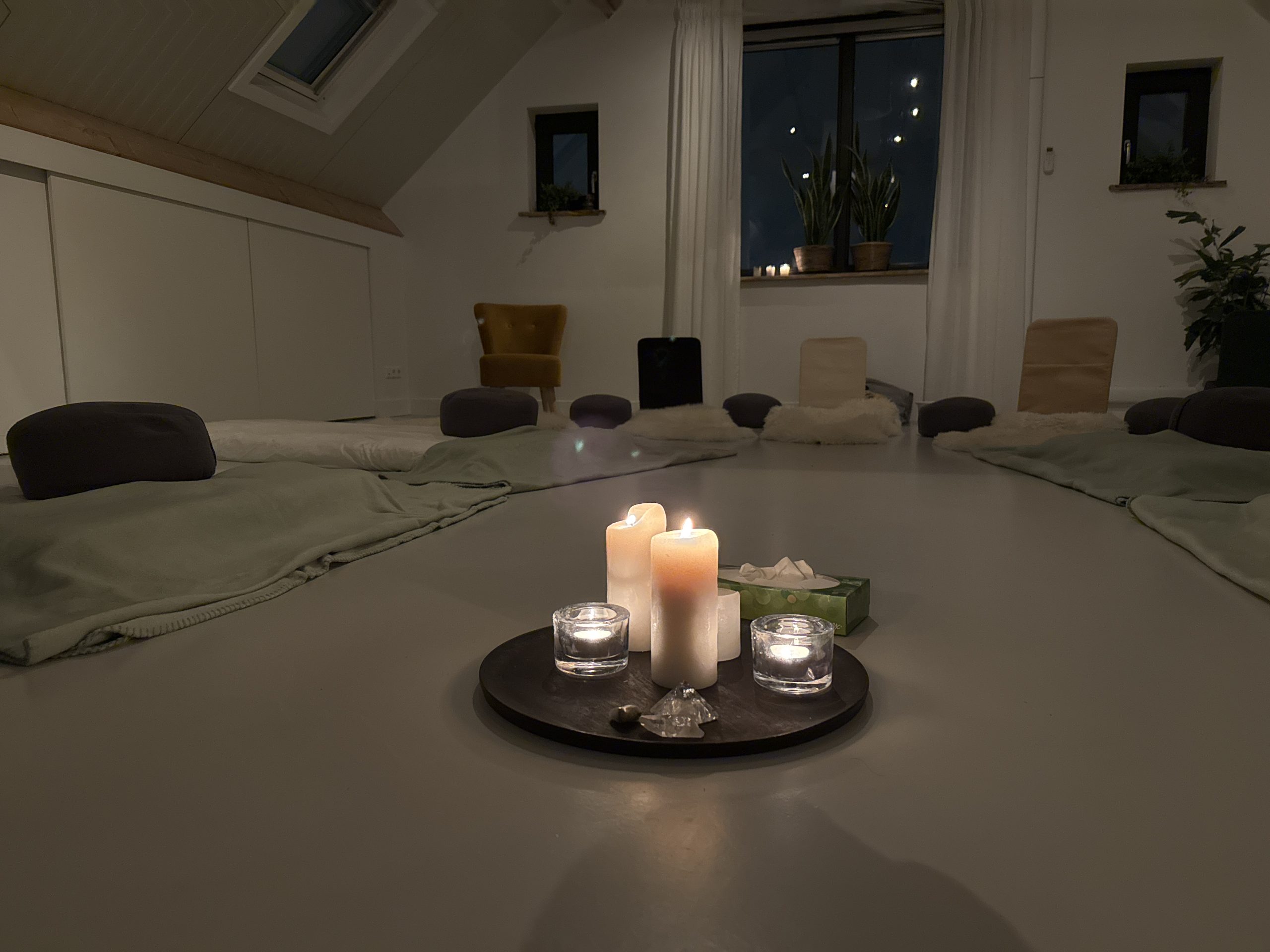 Ervaar diepe ontspanning en verbinding tijdens een ademsessie bij Hoeve Land in Zicht, Amersfoort-Vathorst. Laat spanning los, hervind je energie en open je hart in een veilige, liefdevolle omgeving met ervaren begeleiding. Slechts 10 plekken beschikbaar! Reserveer nu via www.monkeymindmassage.nl.