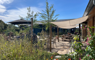 Bijbaan bediening horeca amersfoort bij Land in Zicht, groene plek met terras. Heerlijk genieten van huisgemaakte gerechten.