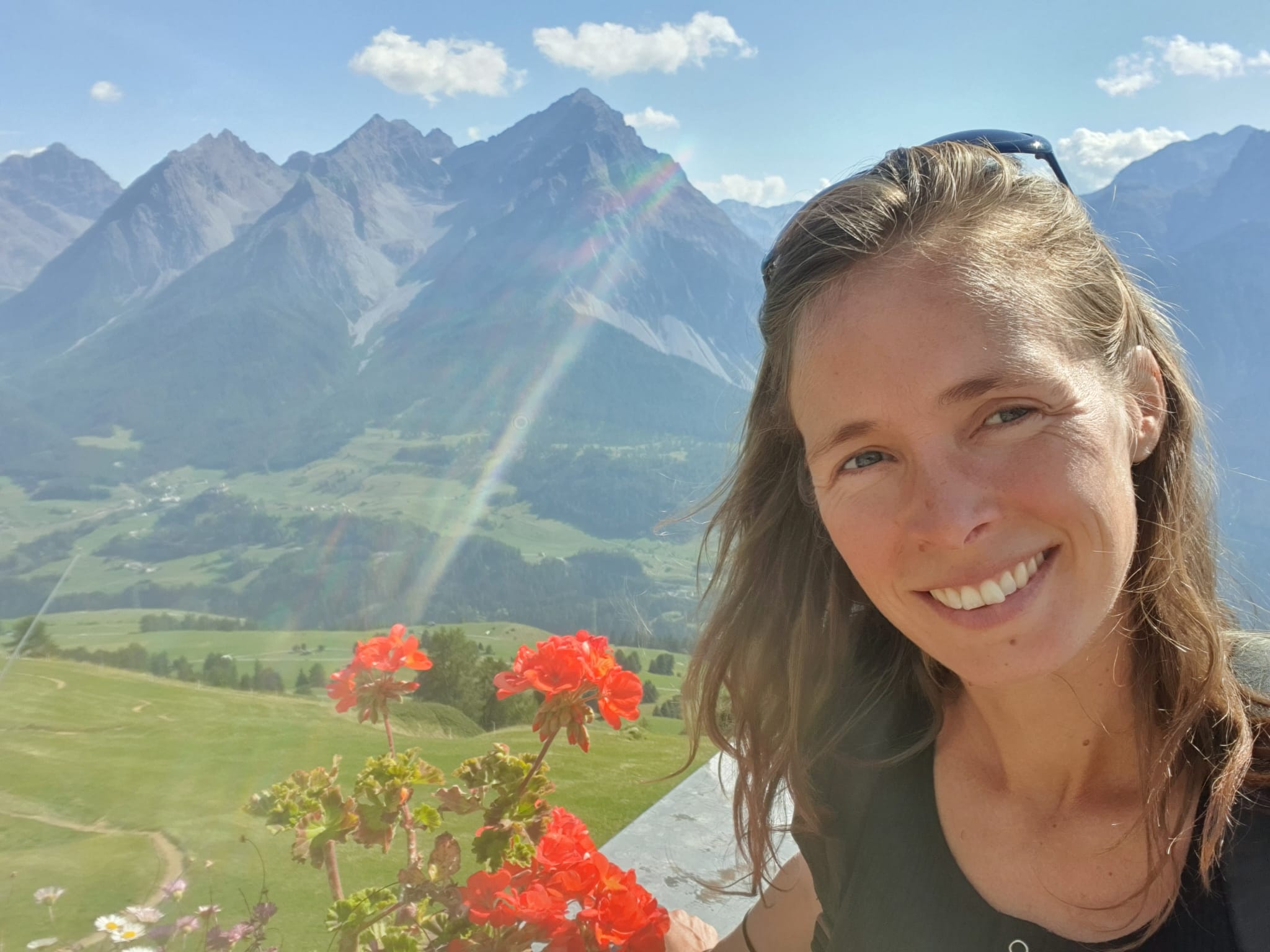 Ianthe werkt als zorgbegeleider bij Land in Zicht en voornamelijk in het groen. Ze is graag buiten en gaat op klus samen met ons groenbedrijf. Lekker buiten hovenieren.