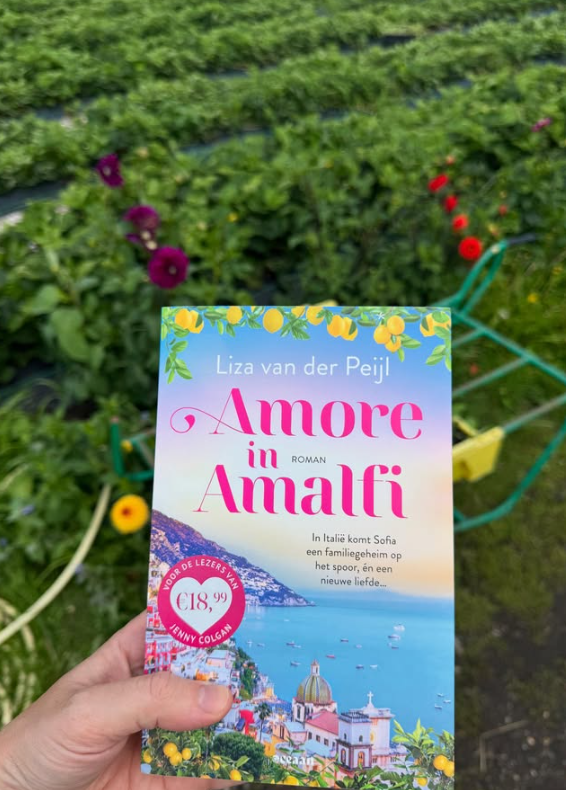 Leuk nieuws! Op vrijdag 12 september om 10:30 uur komt onze oogster Liza voorlezen uit haar roman Amore in Amalfi, in onze kruidencirkel