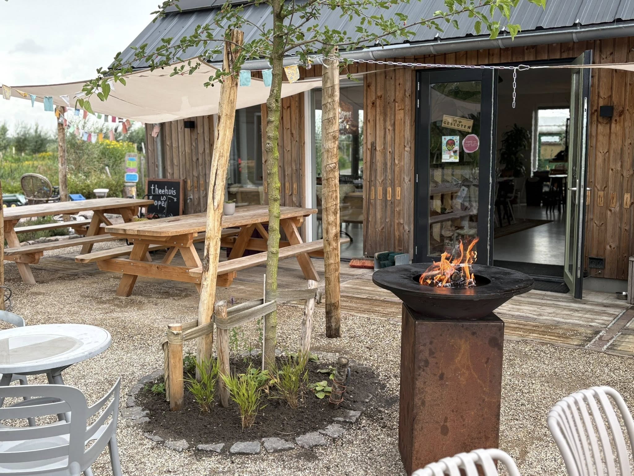 Black box diner Chiel culinair Land in Zicht Theehuis Gasten koken samen met Chiel Culinair in de keuken van Land in Zicht. Black Box kookworkshop.