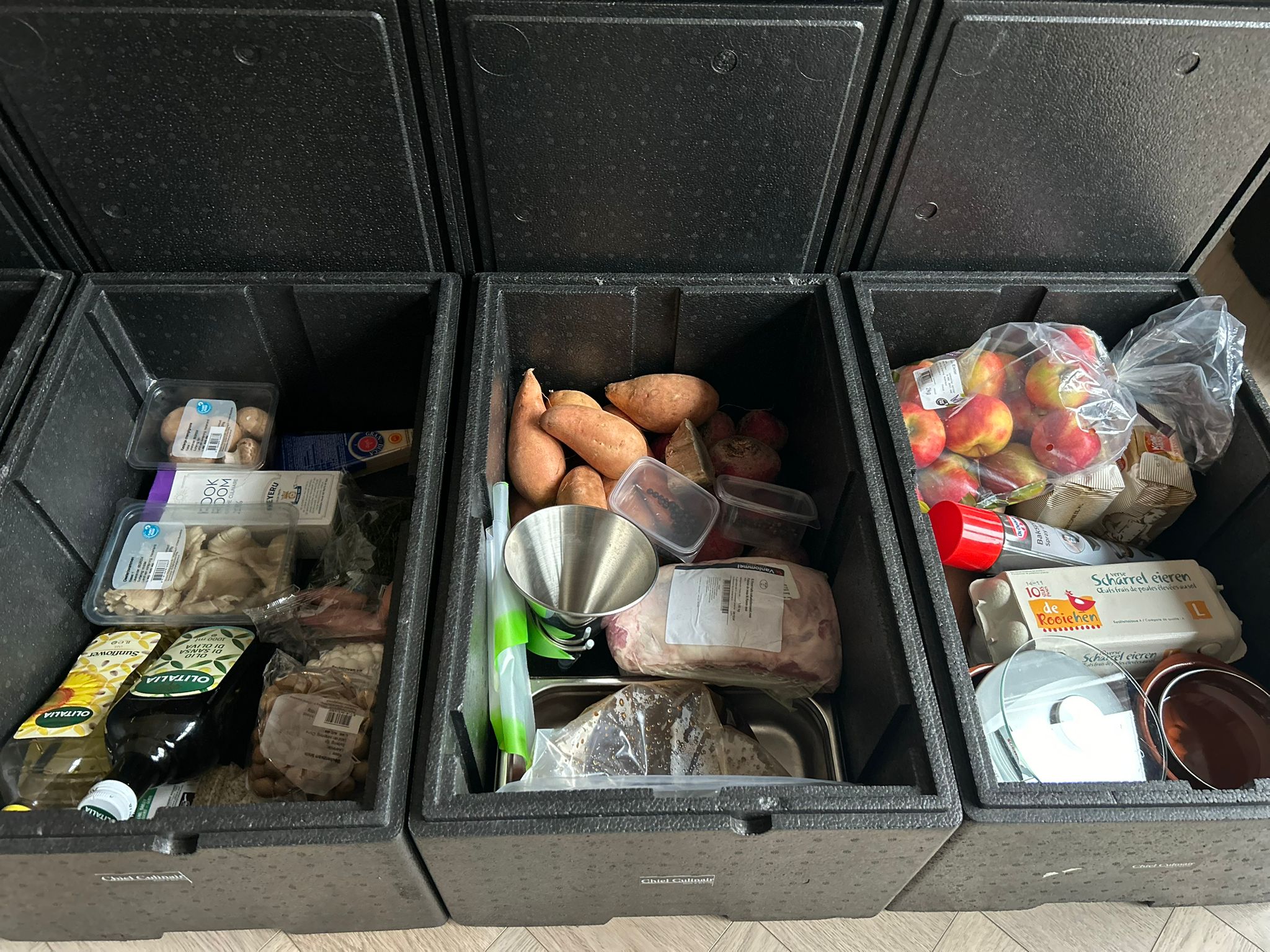 Verse ingrediënten liggen klaar voor het Black Box Diner met Chiel Culinair