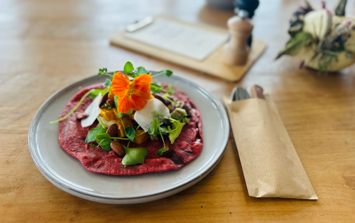 Geniet van een versbereide lunch in het theehuis van Land in Zicht, net buiten Amersfoort. Een lunchplek amersfoort voor huisgemaakte soepen, salades en goede koffie.