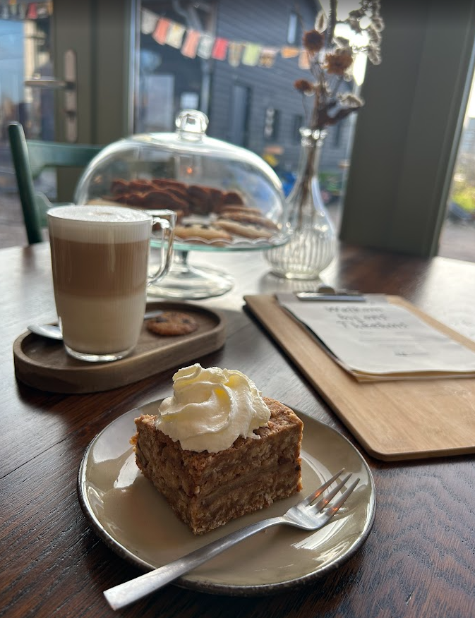 Geef deze winter warmte cadeau met waardebonnen voor het theehuis van Land in Zicht. Een uitnodiging voor rust, ontmoeting en iets lekkers in het groen bij een heerlijk koffieplekje in Amersfoort Vathorst.