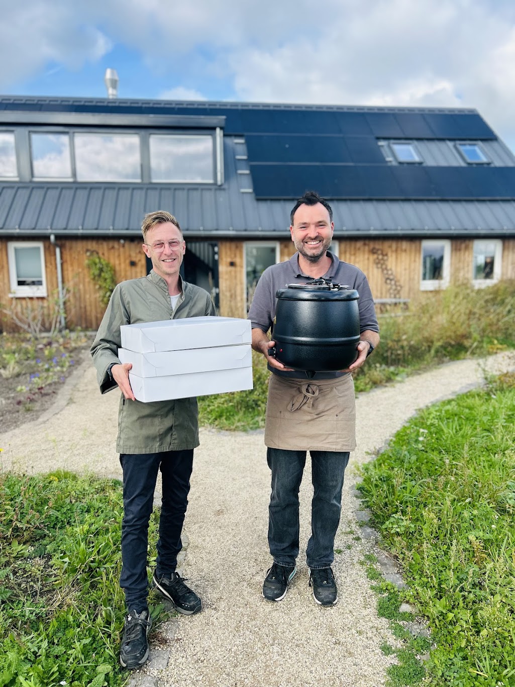 martin van de bunt begeleider catering op locatie Lees het interview met begeleider Martin van het Theehuis bij Land in Zicht over begeleiden, groei en waarom iedereen zich hier welkom voelt.